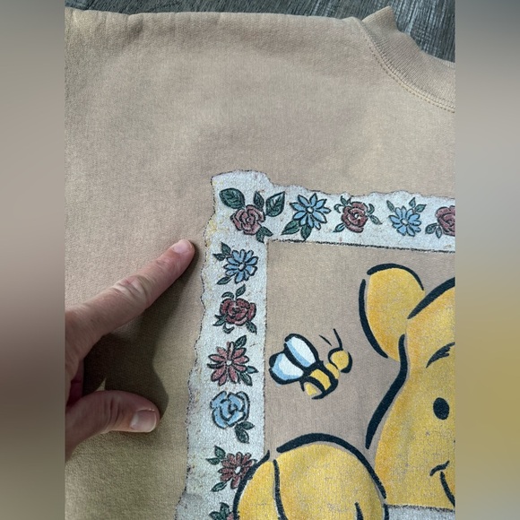 VTG Disney Winnie The Pooh Bear Sweatshirt Crewneck Graphic Beige Tan Size M - Picture 4 of 11